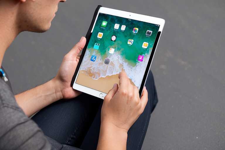 ¿Cómo solucionar problemas de rendimiento en mi iPad Air?