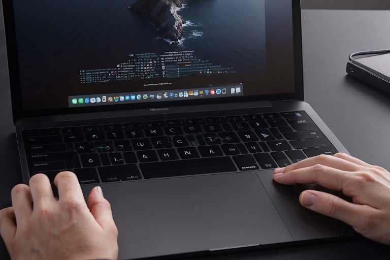 ¿Cómo configurar el modo oscuro en un MacBook Pro 2019?
